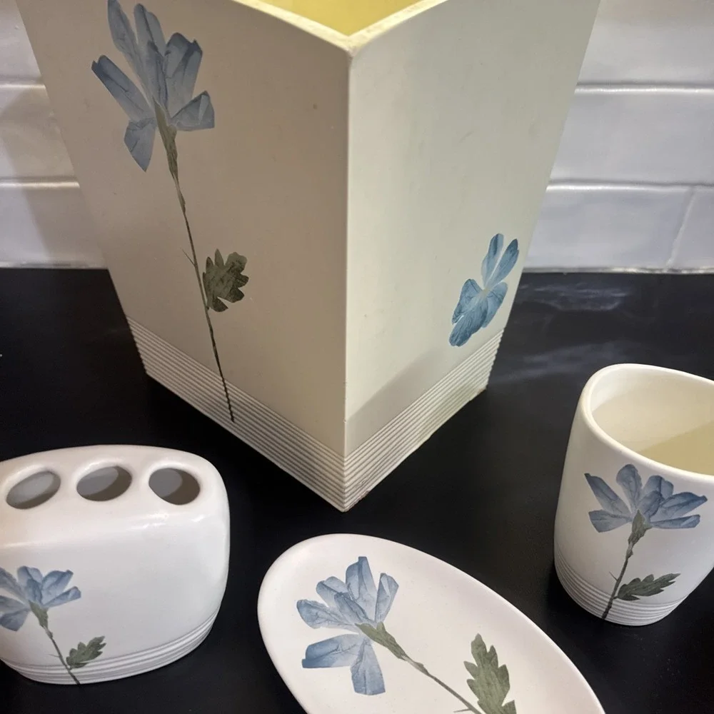 Croscill Spa Leaf Trashcan Toothbrush Holder Drinking Glass & 2 Soap Dishes